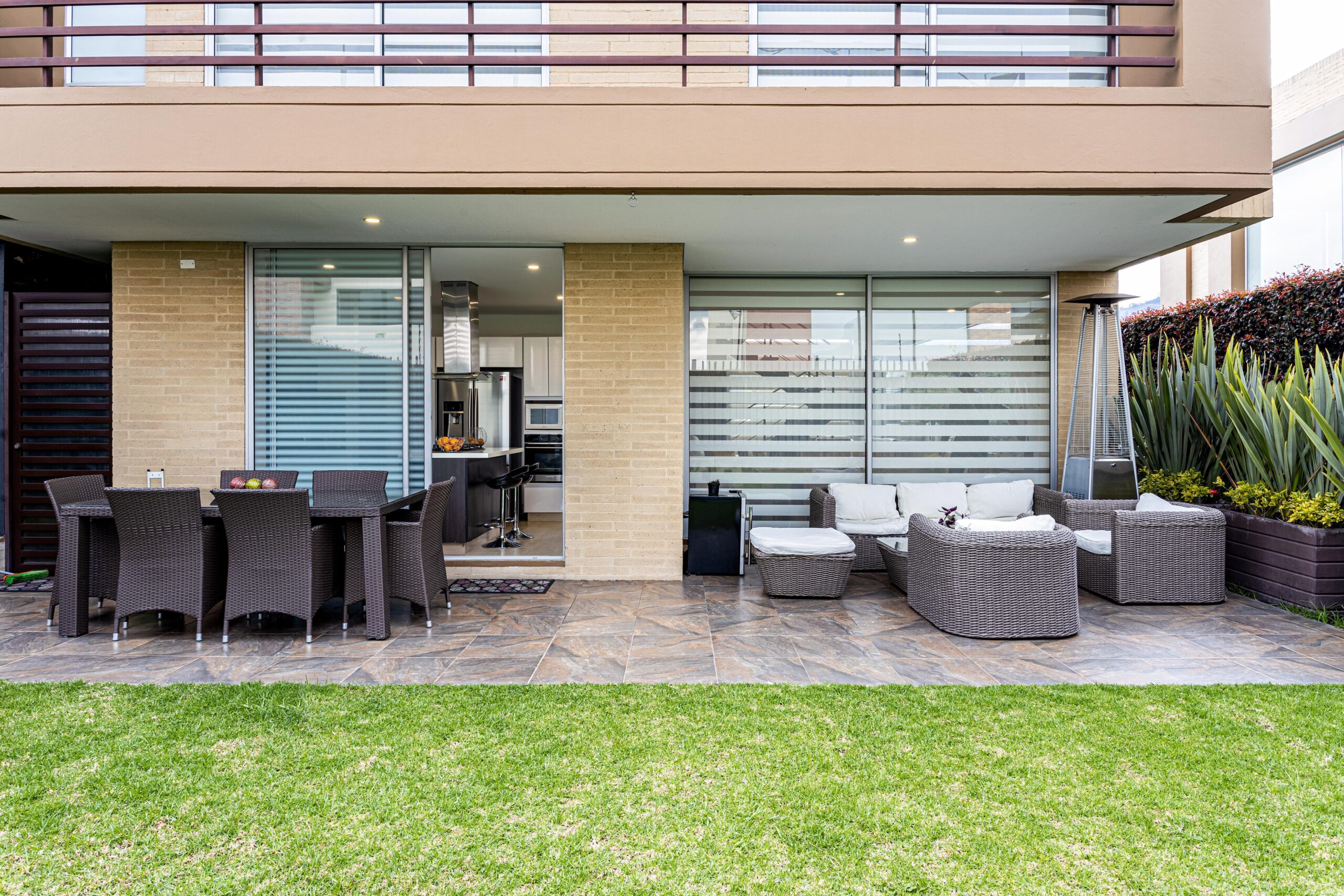 pexels-gustavo-galeano-maz-11478408